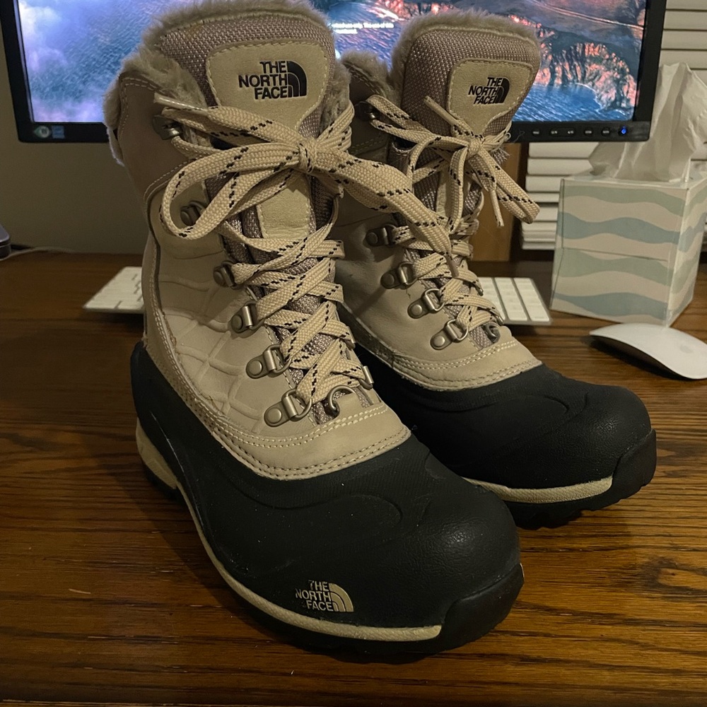 The North Face Women’s Snow Boots Size 6.5 Charcoal Black + Neutral Color